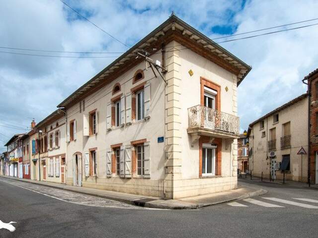 Maison de ville de 9 pièces principales — photo du bien