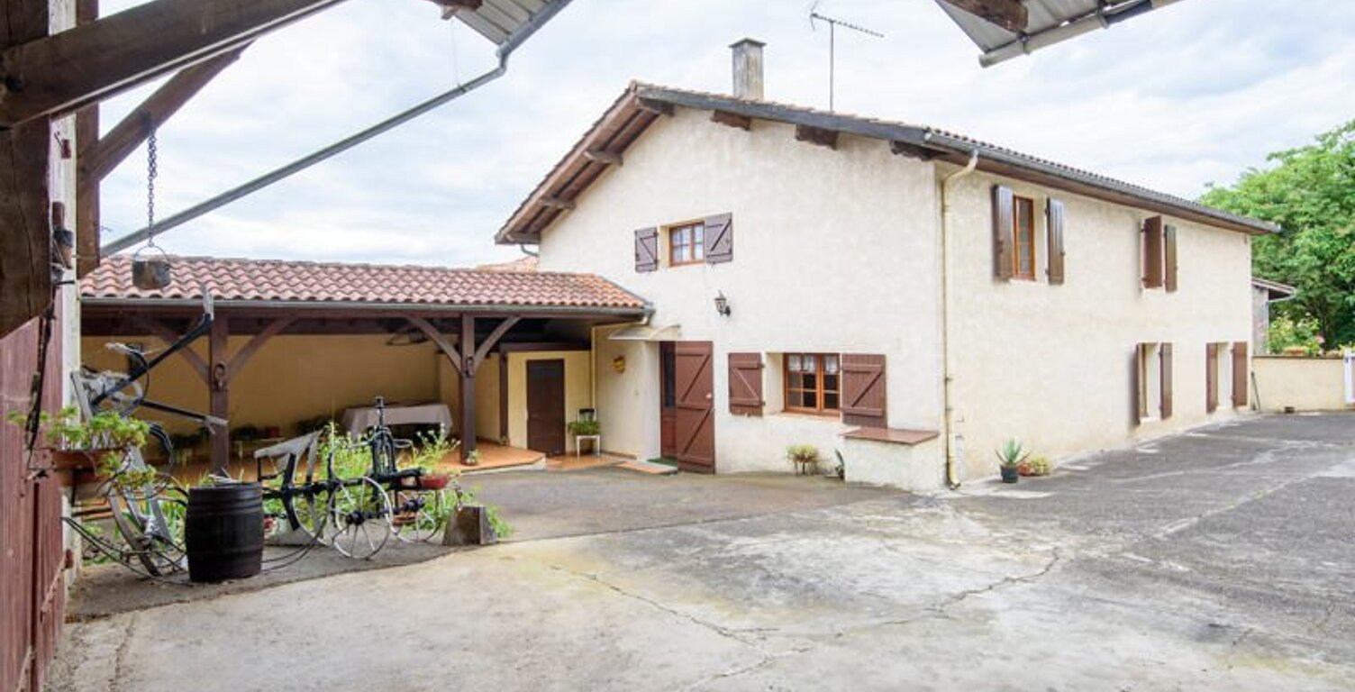 Maison de bourg de 7 pièces principales — photo 1
