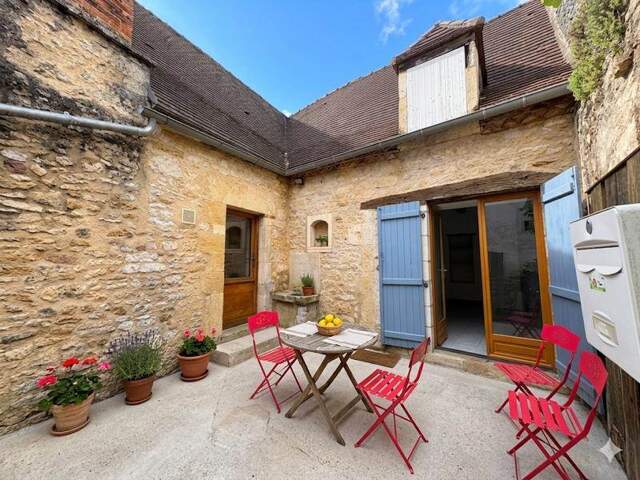 Maison en pierre de 3 pièces principales — photo du bien