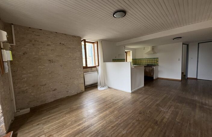 Maison en pierre de 3 pièces principales — photo 2