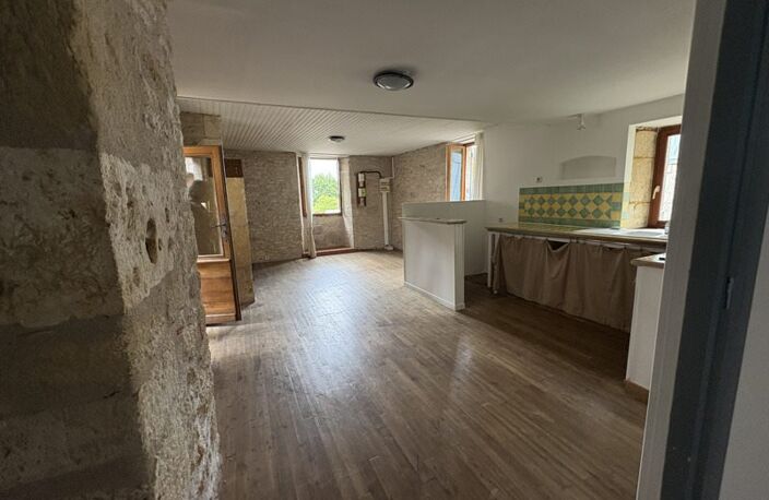 Maison en pierre de 3 pièces principales — photo 3