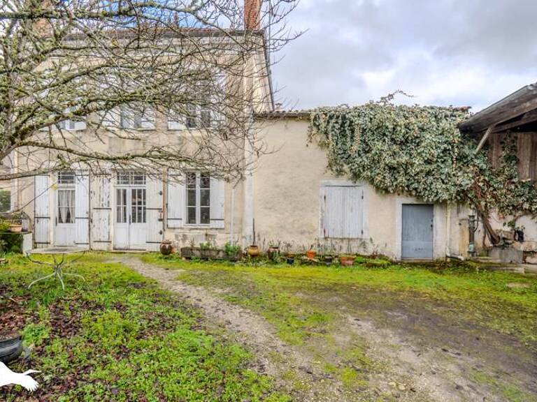 Maison en pierre de 8 pièces principales — photo 1