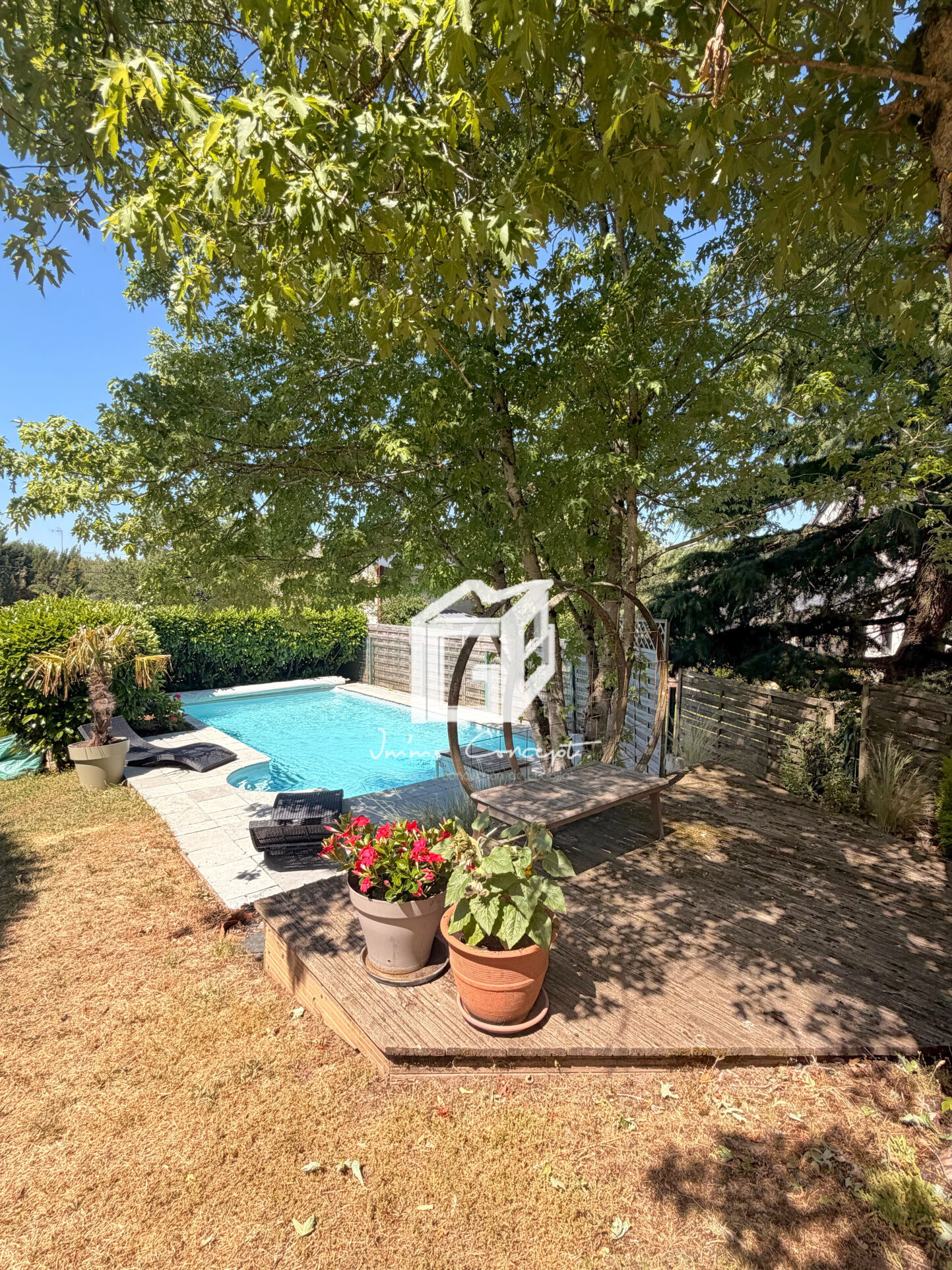 Propri&eacute;t&eacute;  T8 à vendre Luc-la-Primaube 12450