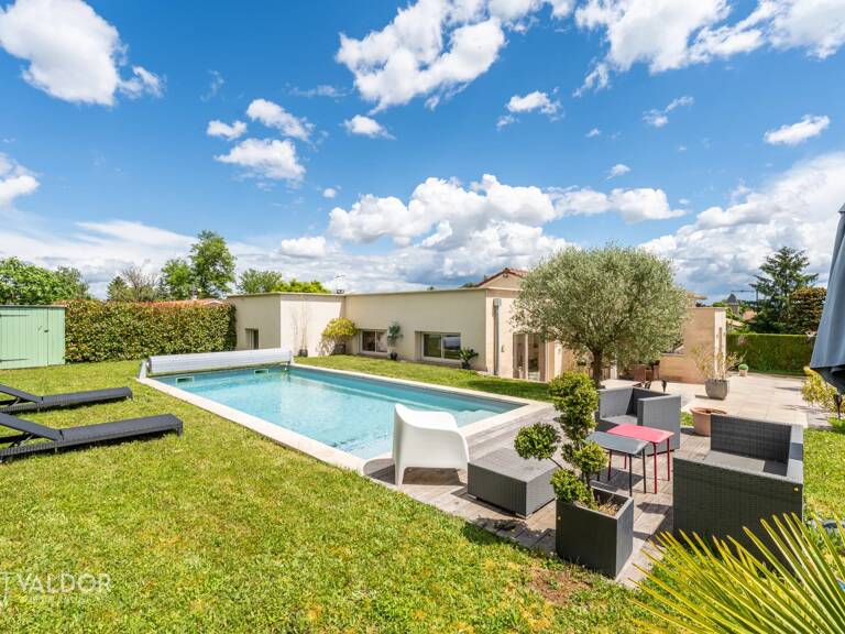 Maison contemporaine de plain-pied avec piscine — photo 1