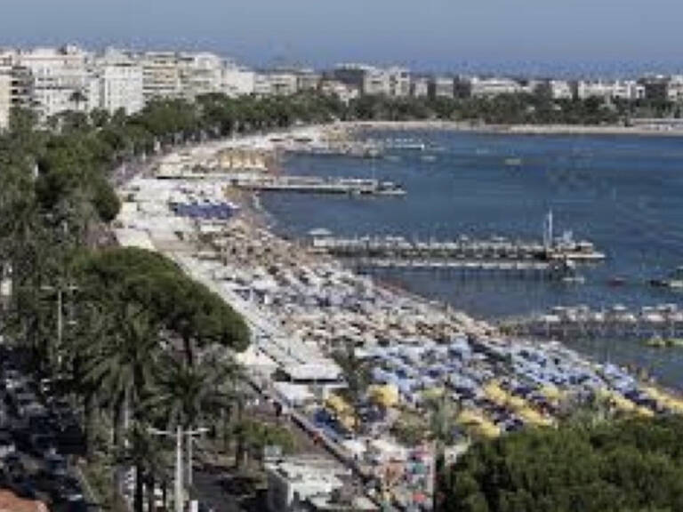 CANNES CENTRE BANANE 80 M CROISETTE FONDS 21 M2 TERRASSE FAI — photo 1