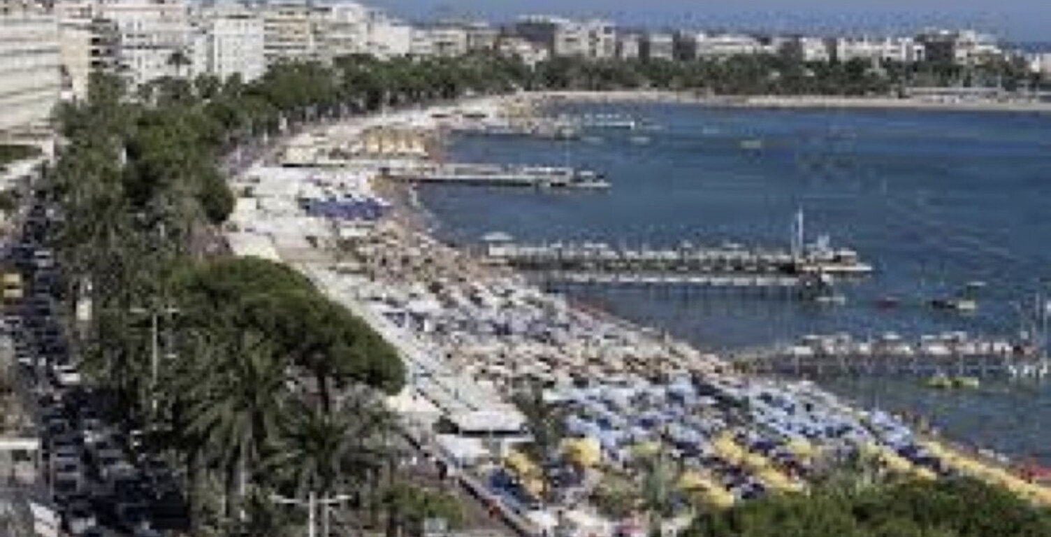 CANNES CENTRE BANANE 80 M CROISETTE FONDS 21 M2 TERRASSE FAI — photo 1