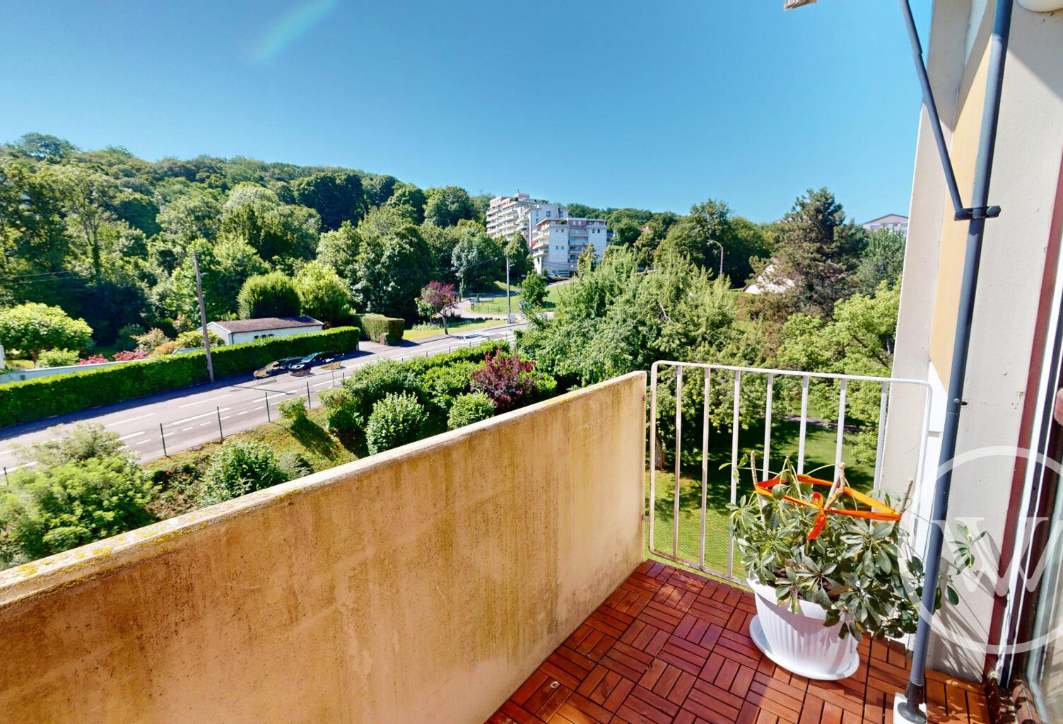 T5 en dernier étage avec ascenseur et balcon — photo 1