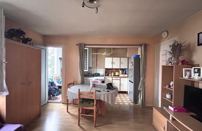 Appartement à vendre 2 pièces LYON 8EME ARRONDISSEMENT (69) - BALCON - PARKING - CAVE - PROCHE DES COMMODITES — photo 3