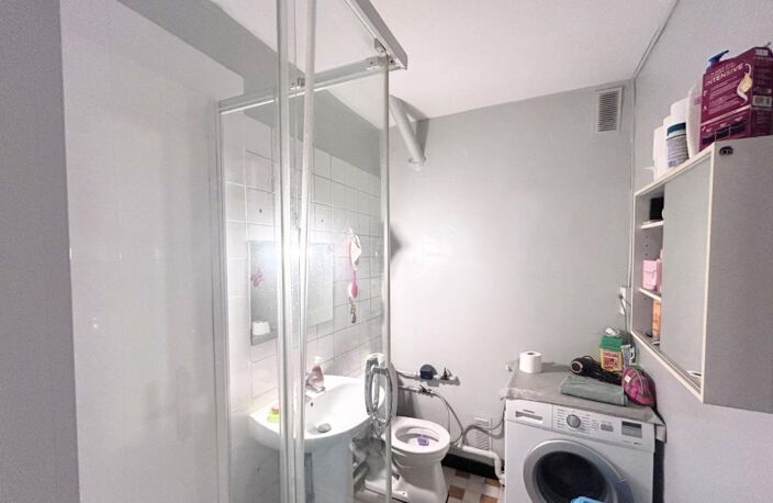 Appartement à vendre 2 pièces LYON 8EME ARRONDISSEMENT (69) - BALCON - PARKING - CAVE - PROCHE DES COMMODITES — photo 5