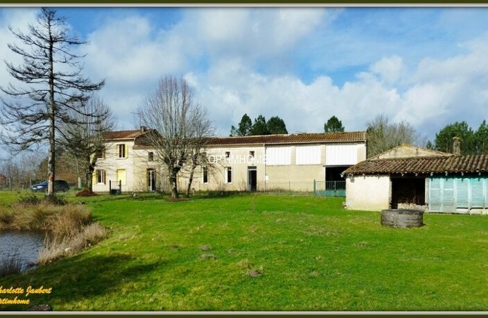 ensemble de 2 maisons+ dependances + grand terrain + point d'eau — photo 3