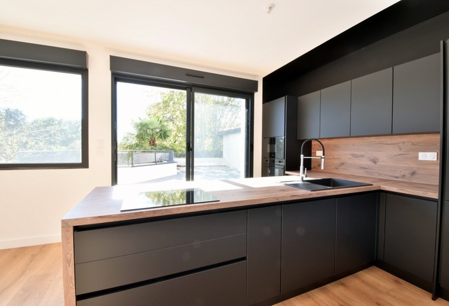 EXCLUSIVITÉ : Appartement T4/T5 – Terrasse - Garage et 2 parkings — photo 1