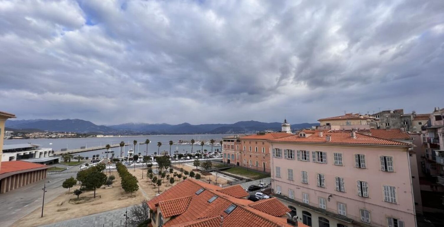 F2 16 RUE FESCH 20000 AJACCIO — photo 1