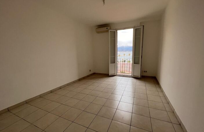 F2 16 RUE FESCH 20000 AJACCIO — photo 2