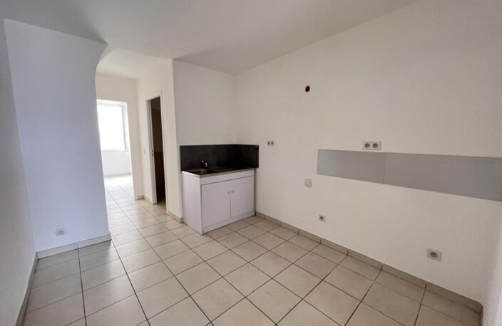 F2 16 RUE FESCH 20000 AJACCIO — photo 4