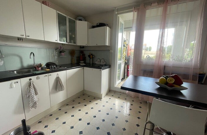 VASTE T3 LOUE PAR GARDIENNE DE RESIDNCE AU BOUSCAT — photo 3