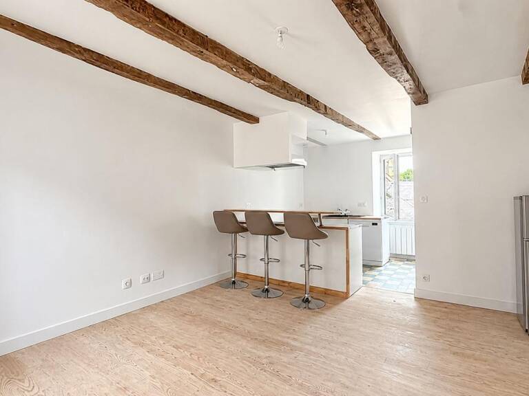 Maison de caractère rénovée avec garage et combles aménageables — photo 1