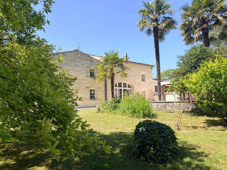 maison de charme exceptionnelle en moellons, nichée au cœur d’un magnifique parc arboré — photo 1