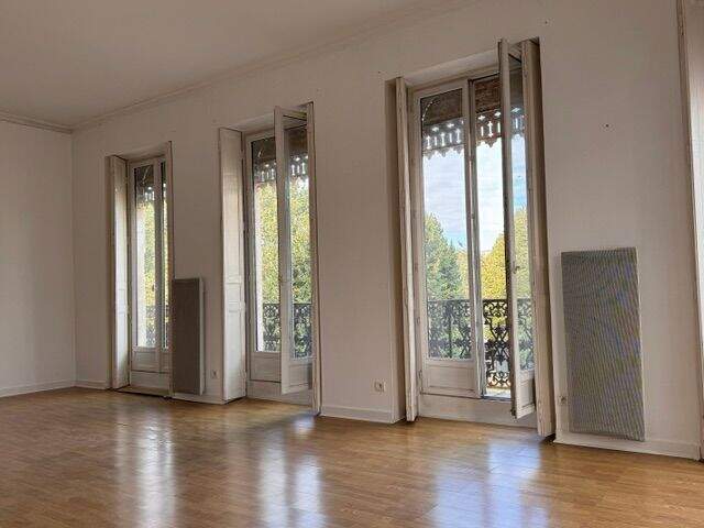 Appartement À Vendre — photo du bien