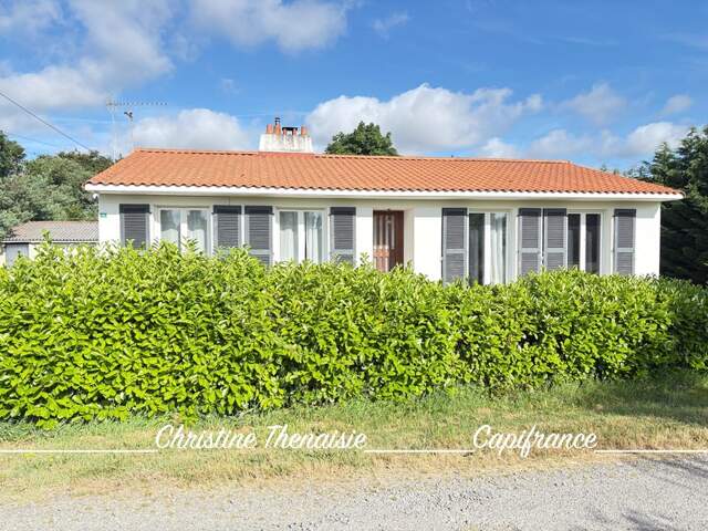 Maison à vendre Plain-Pied - 3 chambres - Garages - Grand terrain  COMMEQUIERS (85) — photo du bien