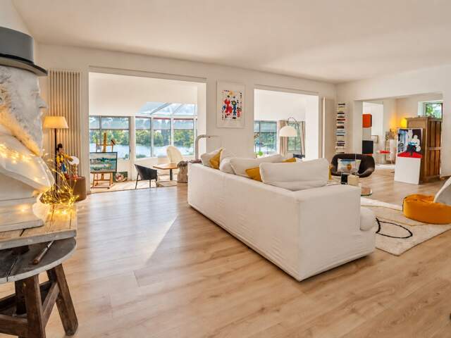 Vue carte postale sur la Maine : Maison atypique et appartement séparé de 300 m2 jouant sur les volumes, la lumière et les perspectives — photo du bien