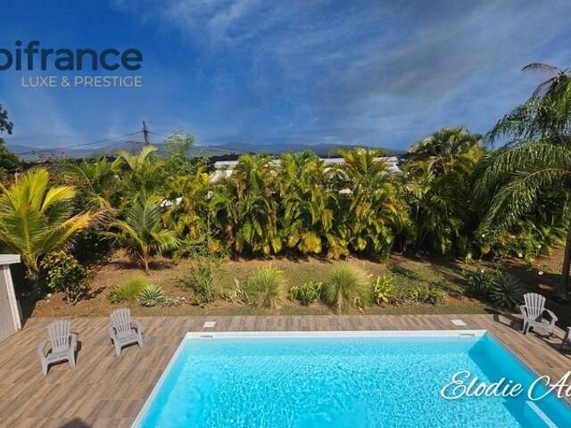 Villa T6 pièces Piscine et Grand jardin arboré  BAIE MAHAULT (971) — photo du bien