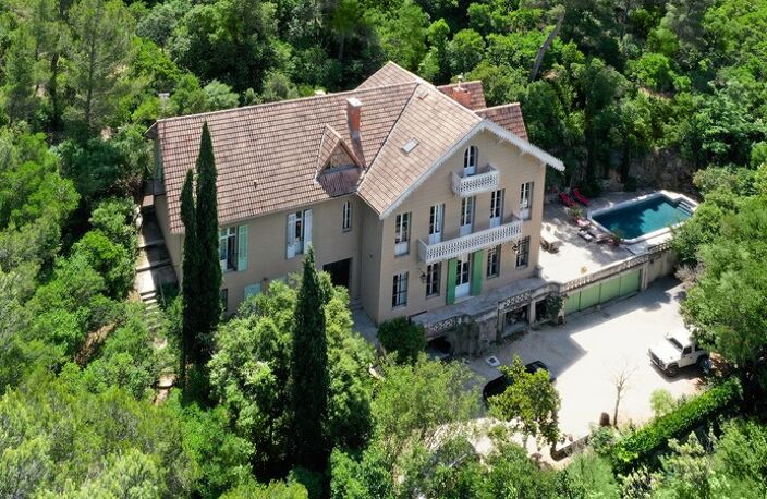 Marseille 9éme, Parc National des Calanques, Maison de Maître de 500 m² avec son parc de 2 Hectares , 11 studios — photo 3