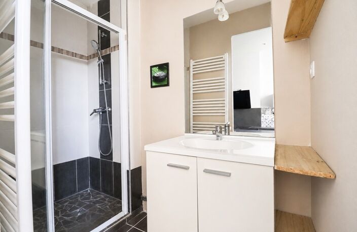 Appartement T3 de caractère avec garage au cœur du Chambon-Feugerolles — photo 2