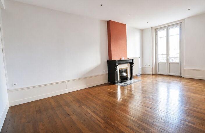 Appartement T3 de caractère avec garage au cœur du Chambon-Feugerolles — photo 3