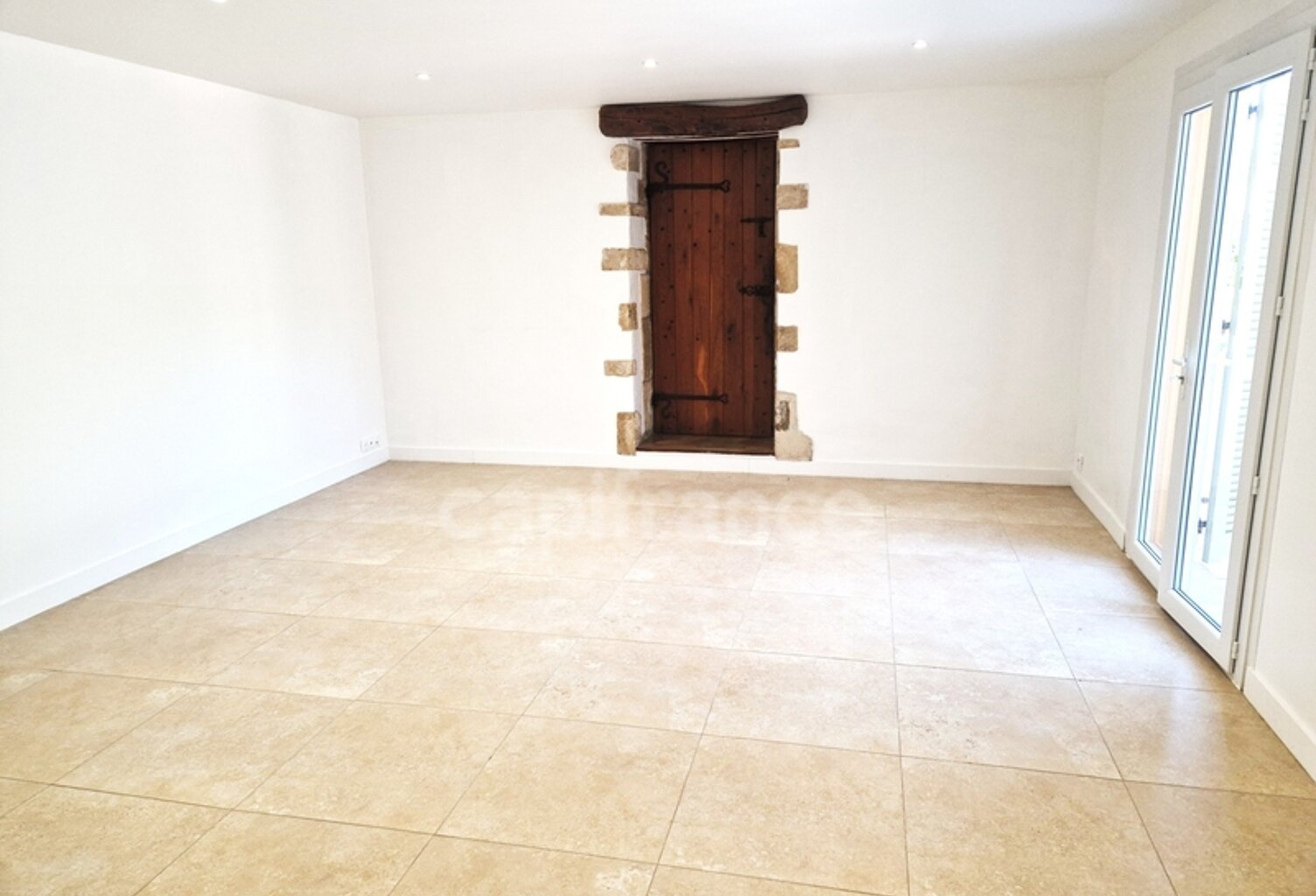 A louer, Bureaux de 95 m² avec Terrain de 1 400 m², Plaine du Var, Nice 06200, Alpes-Maritimes — photo 1