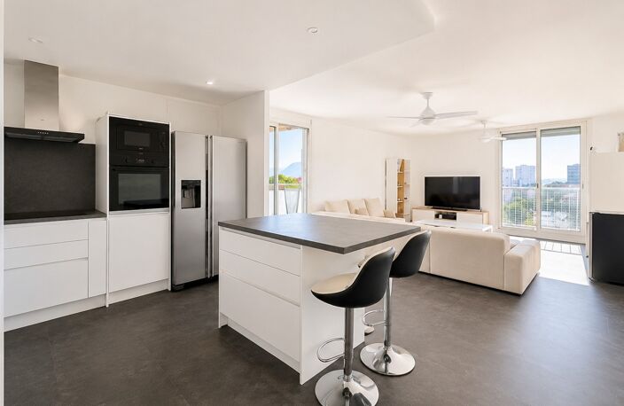 ***VISITE VIRTUELLE DISPONIBLE SUR DEMANDE...LA SEYNE-SUR-MER...LE THERMIDOR II...T3 RÉNOVÉ AVEC VUE BAIE...GARAGE DE 28 M²...LOCATAIRES EN PLACE*** — photo 2