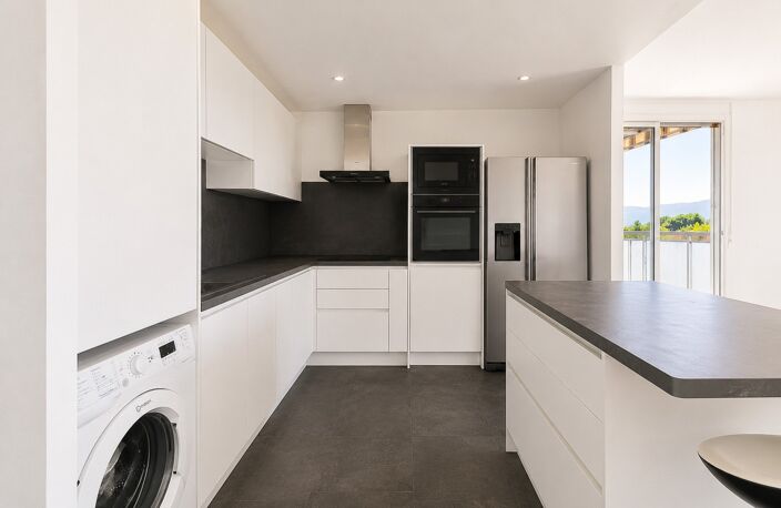 ***VISITE VIRTUELLE DISPONIBLE SUR DEMANDE...LA SEYNE-SUR-MER...LE THERMIDOR II...T3 RÉNOVÉ AVEC VUE BAIE...GARAGE DE 28 M²...LOCATAIRES EN PLACE*** — photo 4