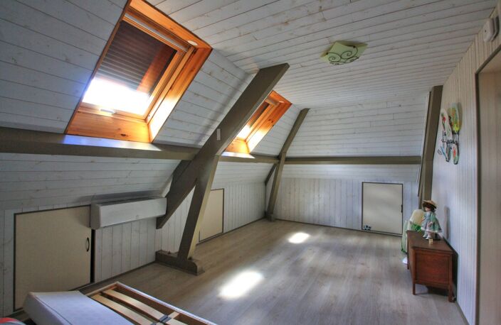 Maison 5 chambres, dans un village dynamique, à proximité directe des commodités — photo 3