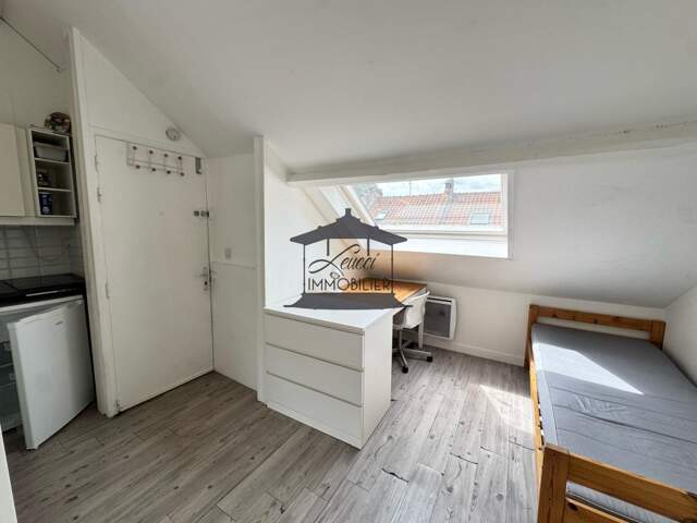 Lille Centre   Studio meublé à 2 pas de HEI   Idéal investis — photo du bien