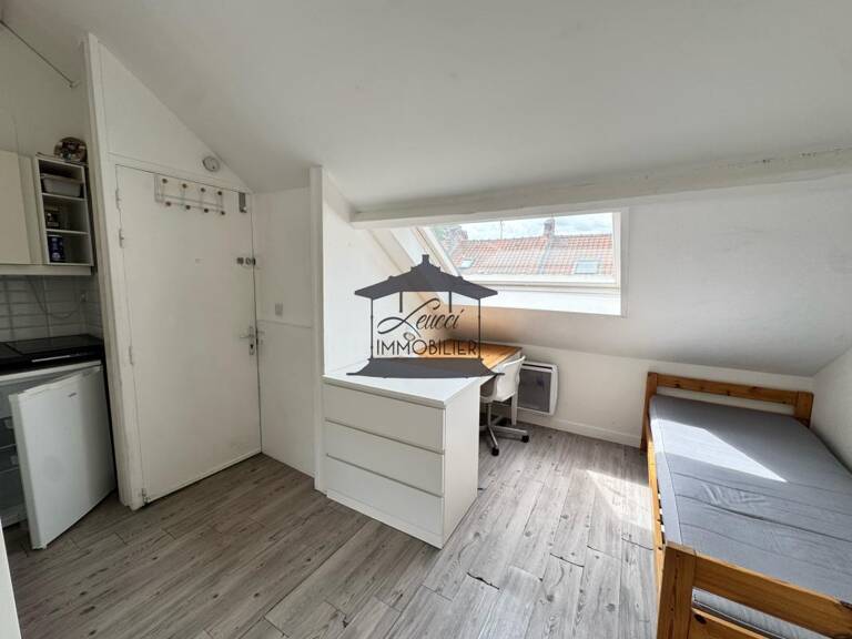Lille Centre   Studio meublé à 2 pas de HEI   Idéal investis — photo 1