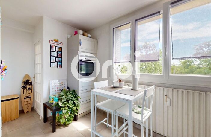 Bron – Rue de la Batterie – T3 de 61 m² avec parking, cave et parc arboré — photo 3