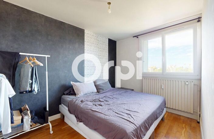 Bron – Rue de la Batterie – T3 de 61 m² avec parking, cave et parc arboré — photo 5