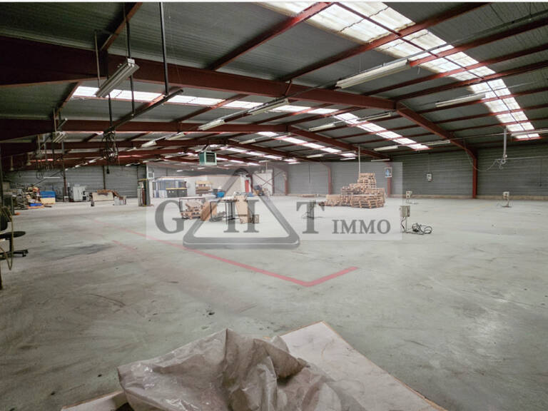 Local d'activité de 1900 m² à vendre à NEUILLY EN THELLE — photo 1