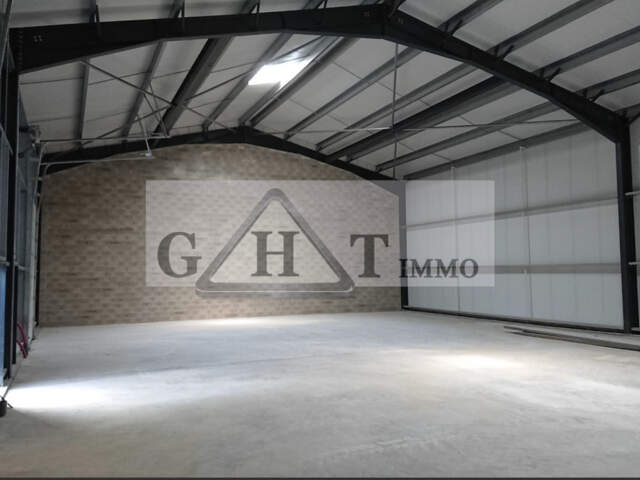 ENTREPOT DE 196 M² A LOUER -BRUYERES LE CHATEL — photo du bien