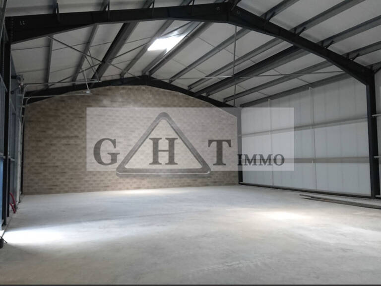 ENTREPOT DE 196 M² A LOUER -BRUYERES LE CHATEL — photo 1