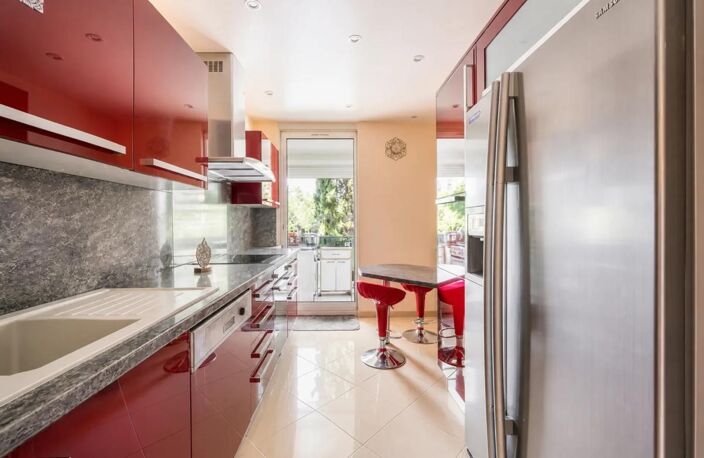 Bel Appartement T4 avec 3 chambres, terrasse, parking cellier — photo 2