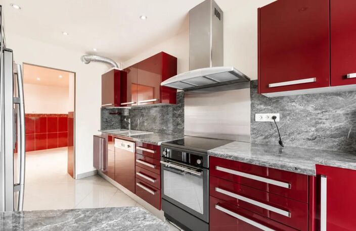 Bel Appartement T4 avec 3 chambres, terrasse, parking cellier — photo 3