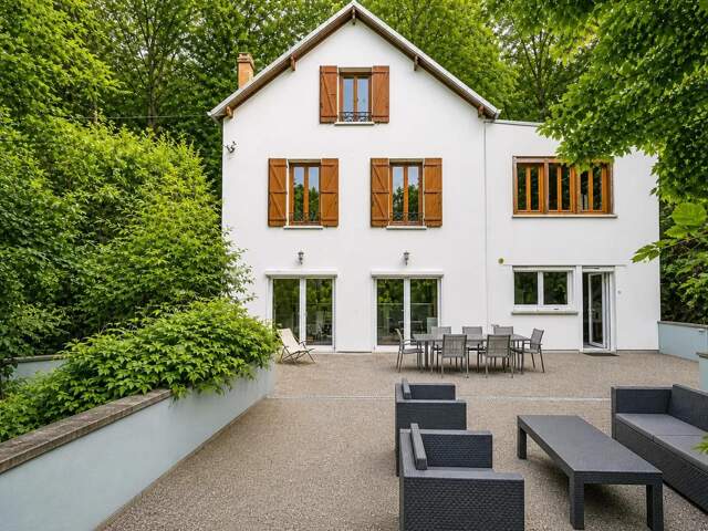 Maison de 169 m² à Auvers-sur-Oise avec beau terrain boisé — photo du bien
