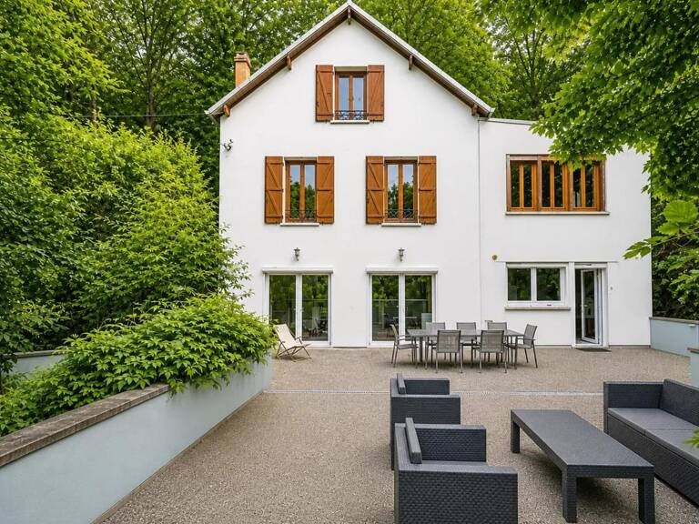 Maison de 169 m² à Auvers-sur-Oise avec beau terrain boisé — photo 1