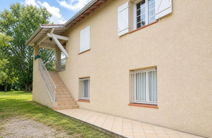 Maison de 10 pièces de 222 m² à Saint-Etienne-de-Tulmont — photo 5