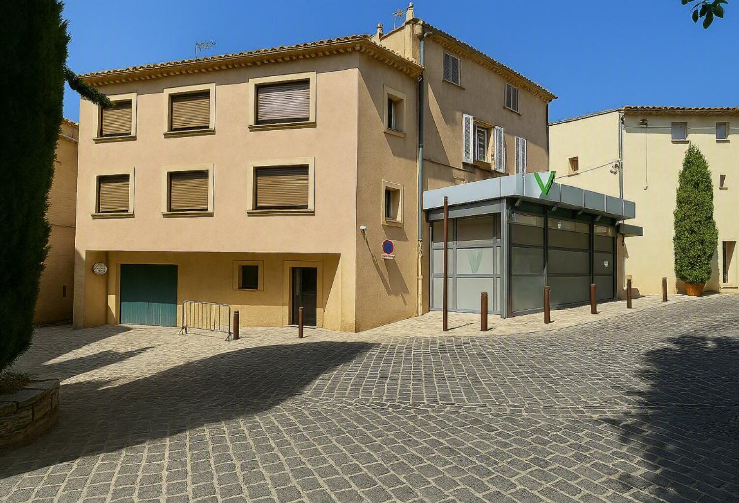 Local commercial/professionnel CEYRESTE — photo 1