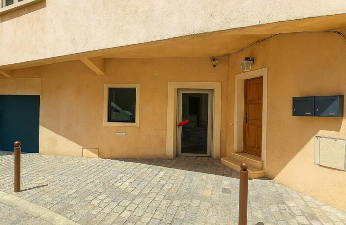 Local commercial/professionnel CEYRESTE — photo 2