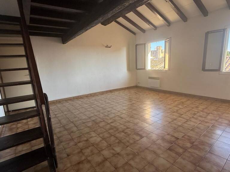 Appartement duplex 3 pièces avec terrasse à vendre dans les remparts d’Aigues-Mortes . Centre historique . Parking à proximité — photo 1