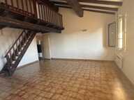 Appartement duplex 3 pièces avec terrasse à vendre dans les remparts d’Aigues-Mortes . Centre historique . Parking à proximité — photo 2