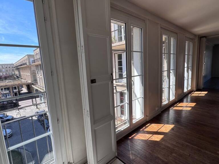 Appartement À Vendre — photo 1