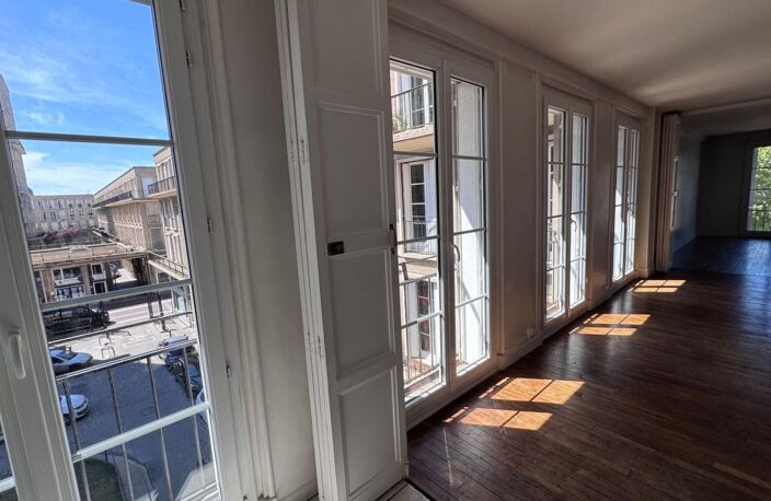 Appartement À Vendre — photo 2